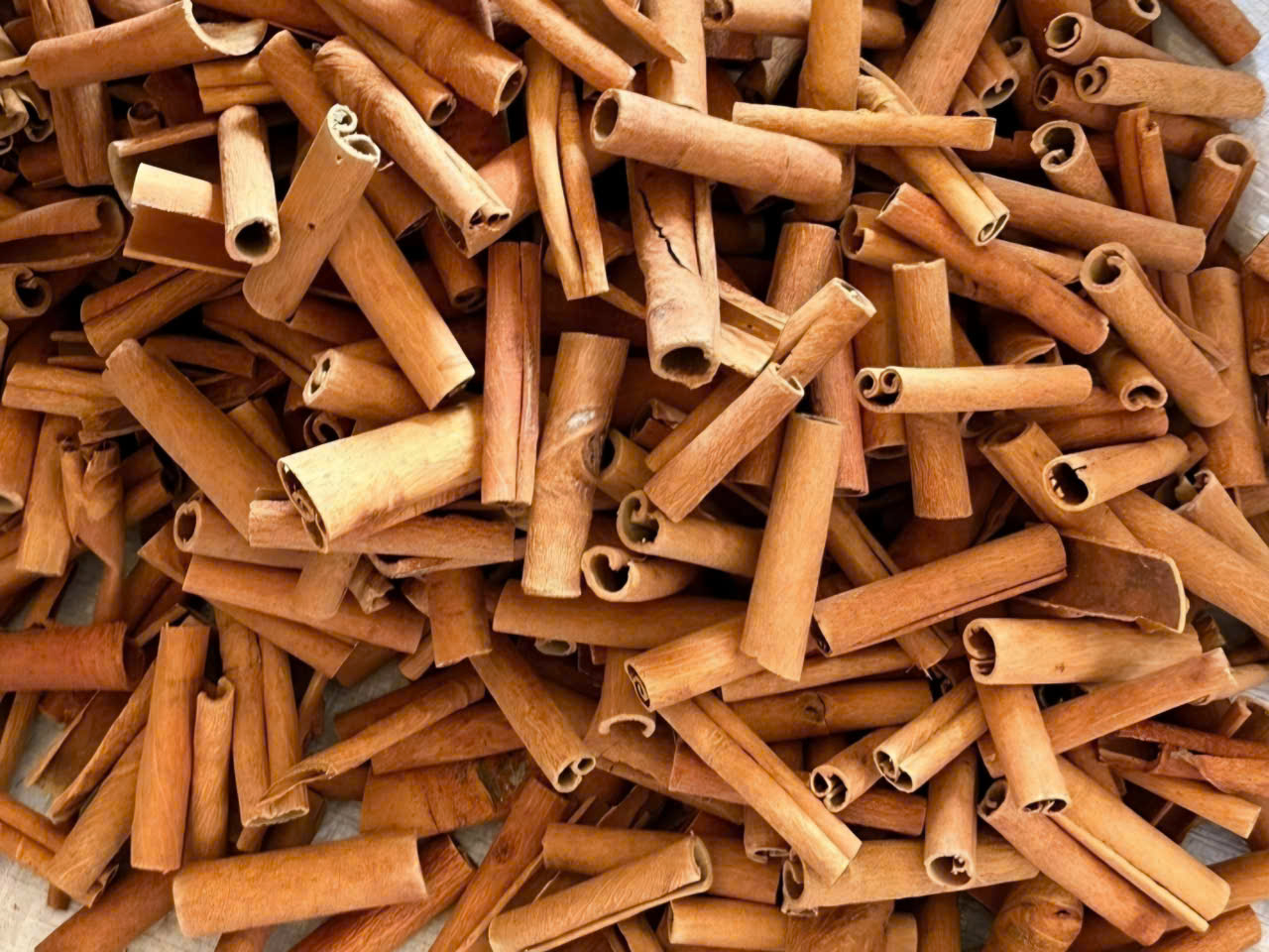 CIGARETTE CASSIA